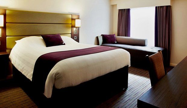Premier Inn Premier Inn Heathrow Airport Terminal 4 Stanwell Екстериор снимка